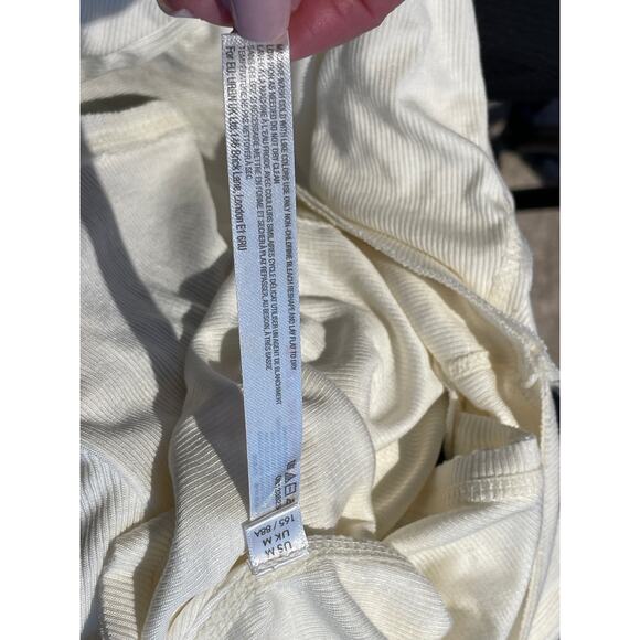 Out from Under Urban outfitters Top Womens Medium Cream V-Neck Ribbed LS Cropped - Picture 4 of 5